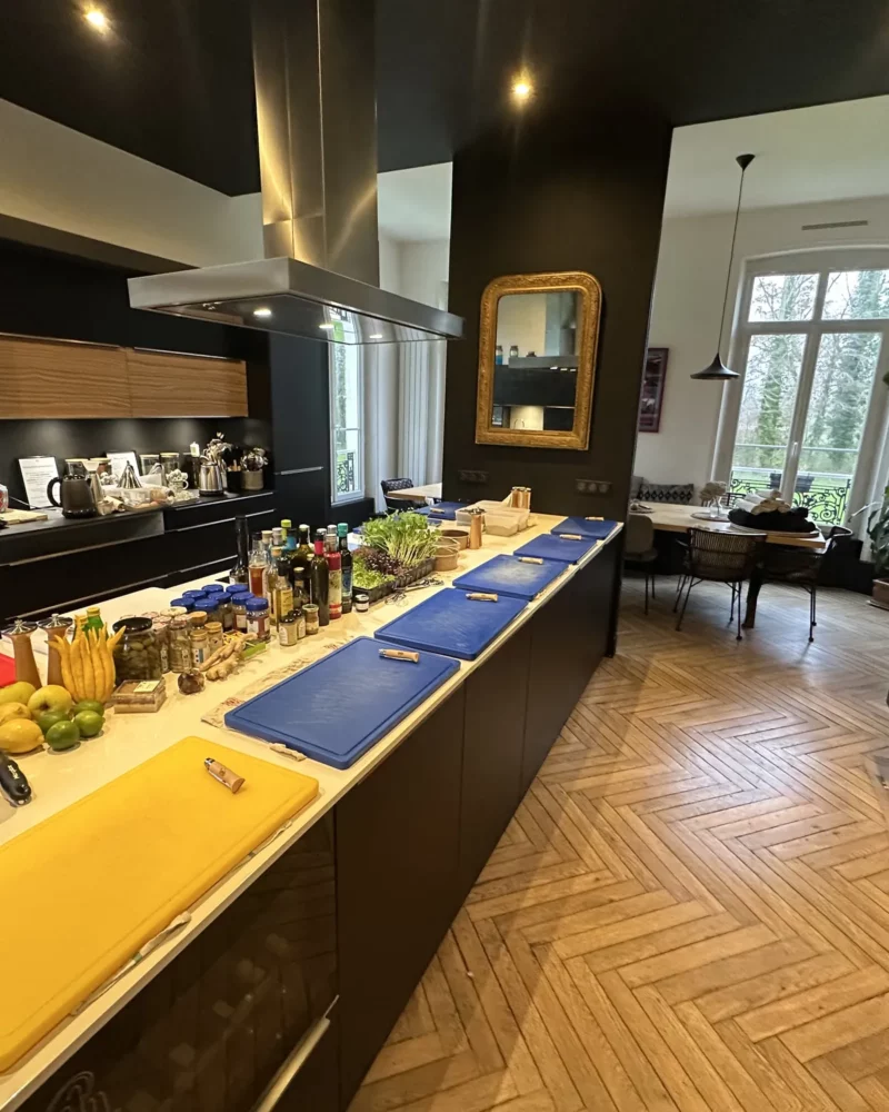 Buffet dressé par un chef à domicile pour un événement privé en Normandie