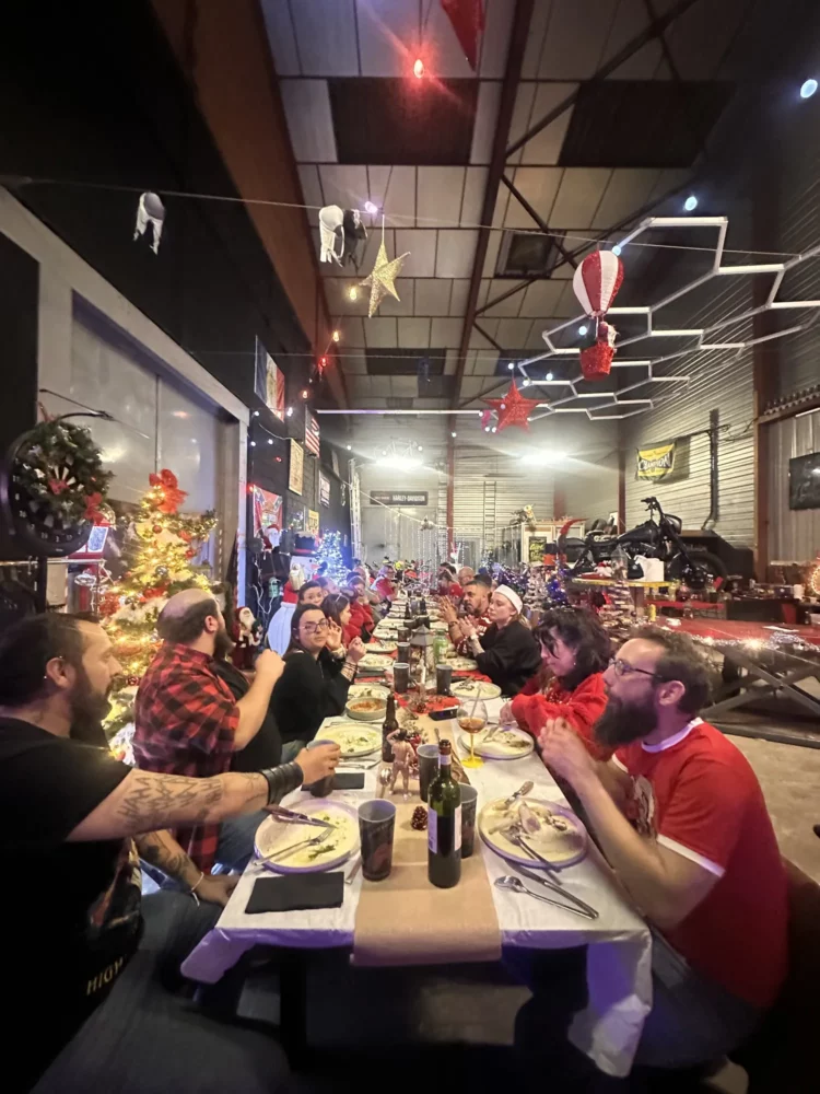 Dîner d’anniversaire servi par un chef à domicile pour une grande tablée