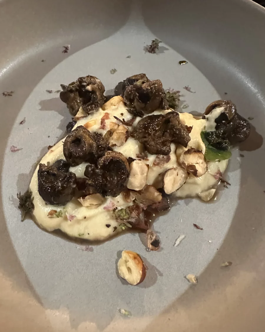 Escargots, purée soyeuse et noisettes, création de Pierre Buvat, chef à domicile à Dieppe