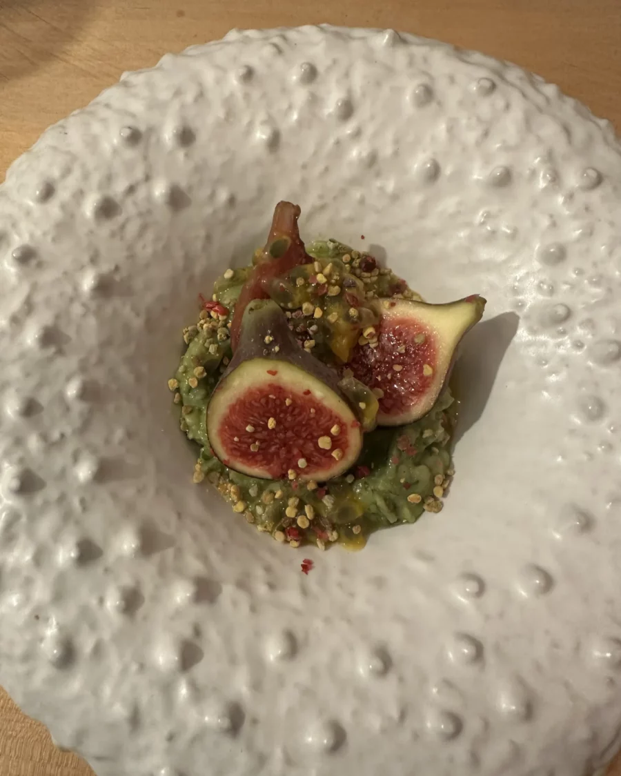 Figues rôties, pesto et pistaches, création de Pierre Buvat, chef à domicile à Dieppe