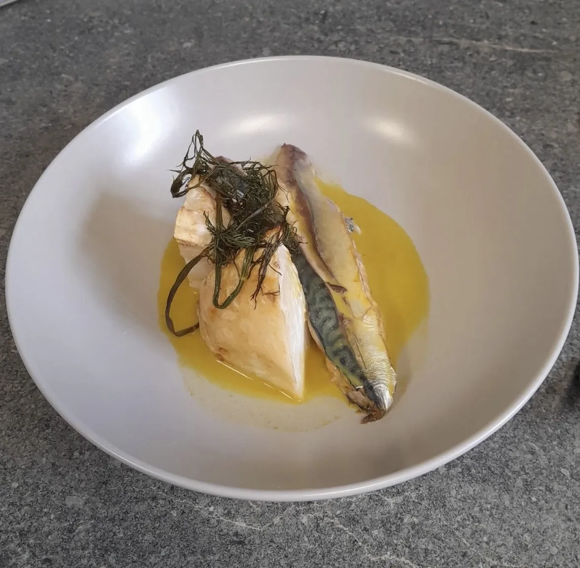 Maquereau, beurre blanc safrané, création de Pierre Buvat, chef à domicile à Dieppe