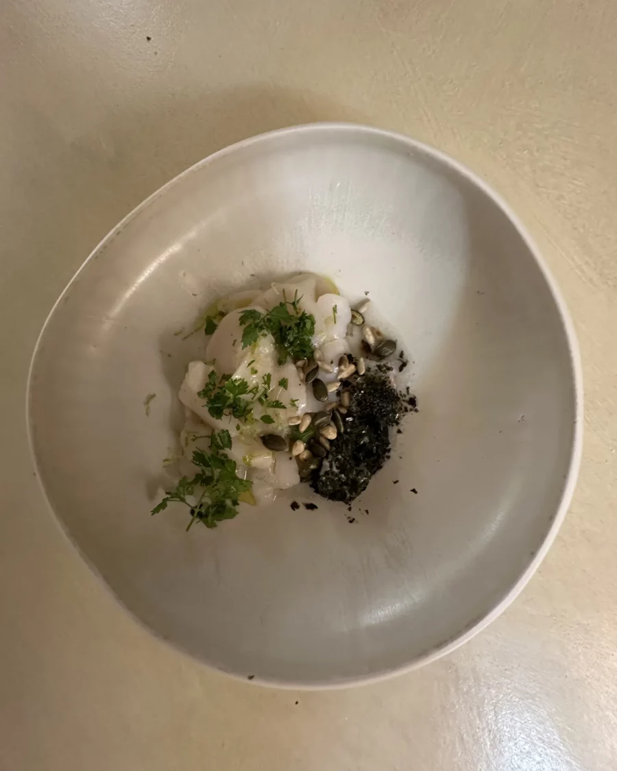 Seiche en tagliatelles, encre et herbes, création de Pierre Buvat, chef à domicile à Dieppe