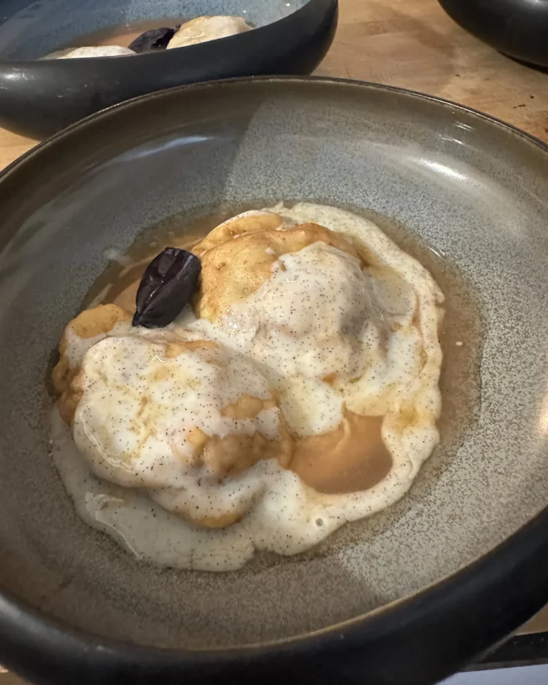 Œuf parfait, écume de parmesan, création de Pierre Buvat, chef à domicile à Dieppe